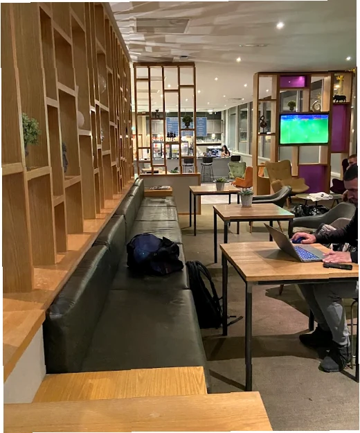 David Lloyd Amsterdam 2026 | Membership Prices, Opening Hours & Facilities Guide 6 Quiet coworking lounge with tables and comfortable seating